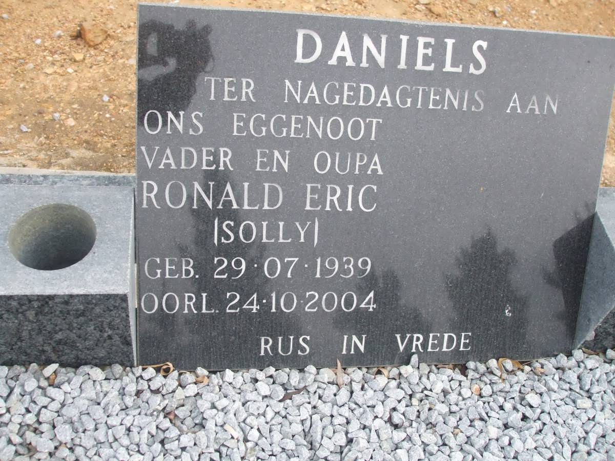 DANIELS Ronald Eric 1939-2004