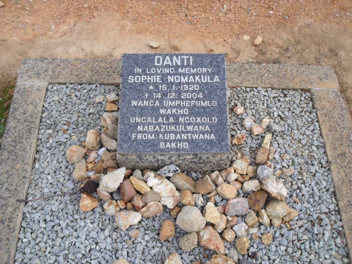DANTI Sophie Nomakula 1920-2004