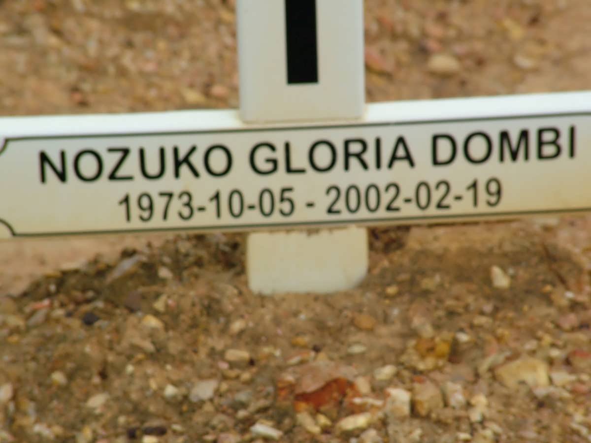 DOMBI Nozuko Gloria 1973-2002