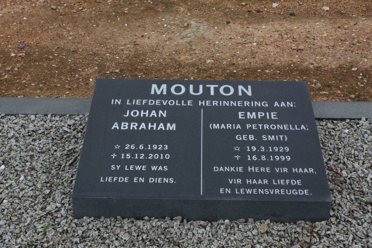 MOUTON Johan Abraham 1923-2010 &amp; Maria Petronella SMIT 1929-1999