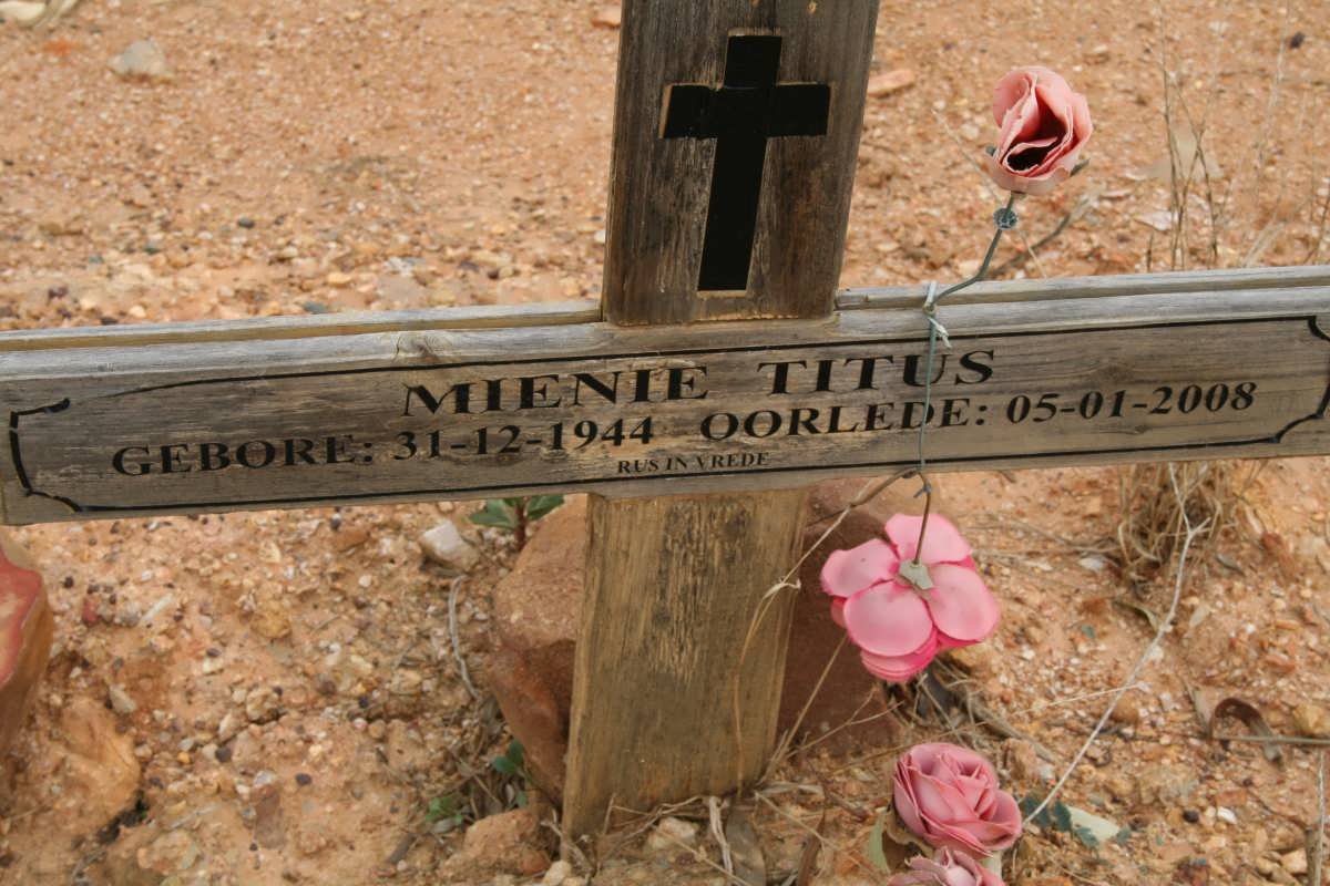 TITUS Mienie 1944-2008