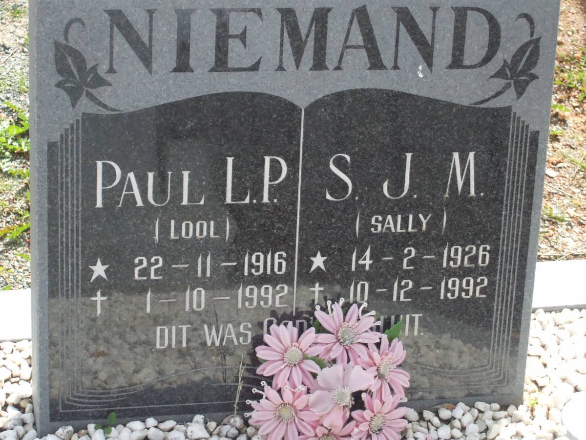 NIEMAND Paul L.P. 1916-1992 &amp; S.J.M. 1926-1992