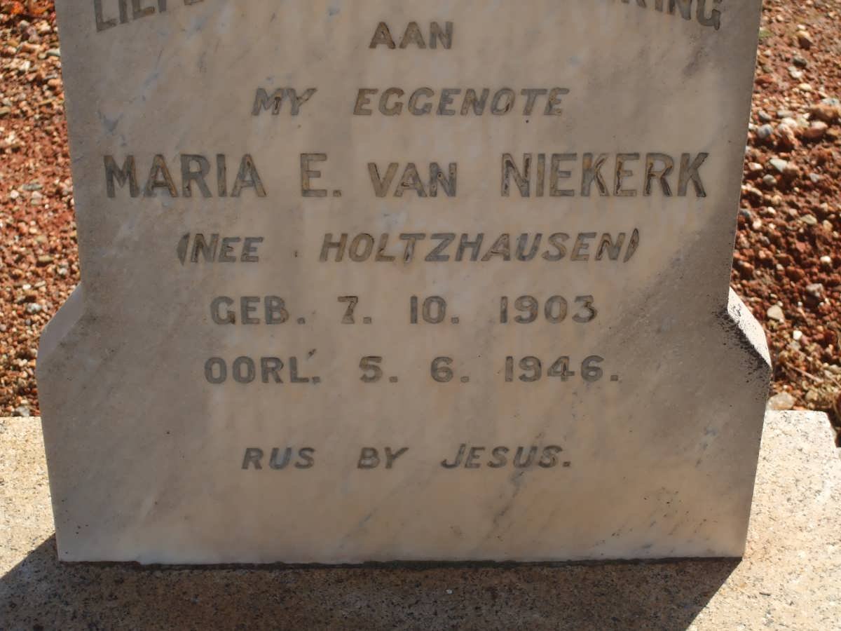 NIEKERK Maria E., van nee HOLTZHAUSEN 1903-1946
