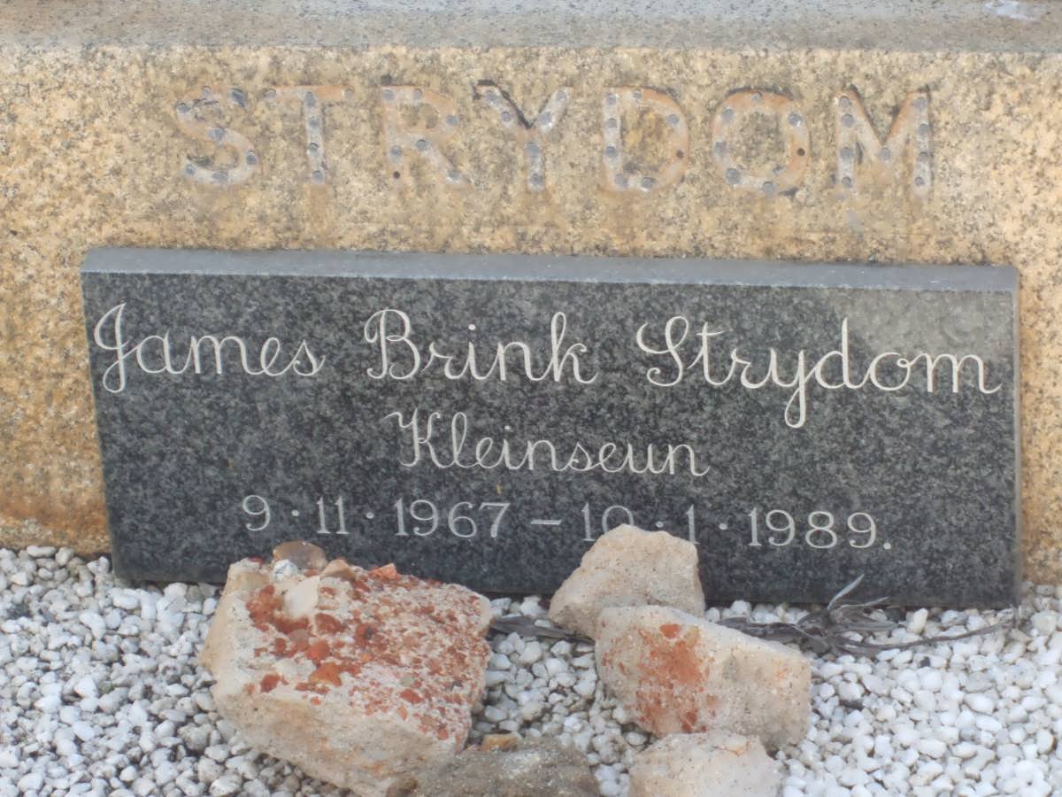STRYDOM Gert J.C.J. -1960 &amp; Maxie :: STRYDOM James Brink 1967-1989