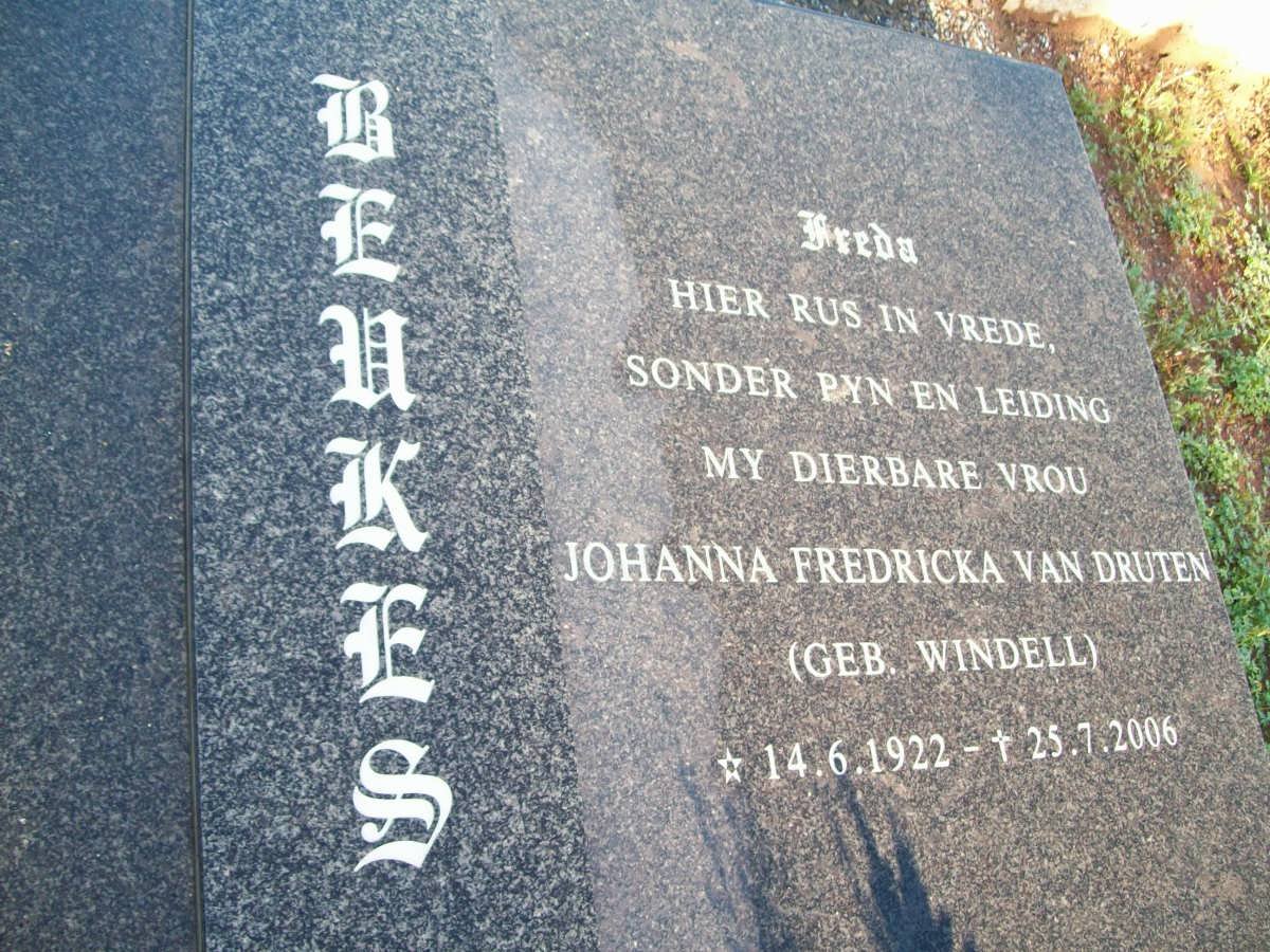 BEUKES Walter John 1928- &amp; Johanna Fredricka van Druten nee WINDELL 1922-2006