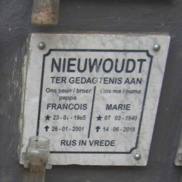 NIEUWOUDT Francois 1965-2001 & Marie 1940-2018