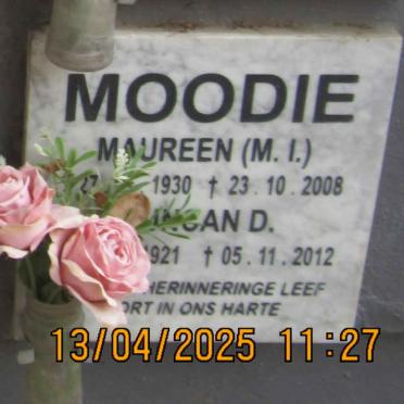 MOODIE Duncan D. 1921-2012 & M.I. 1930-2008