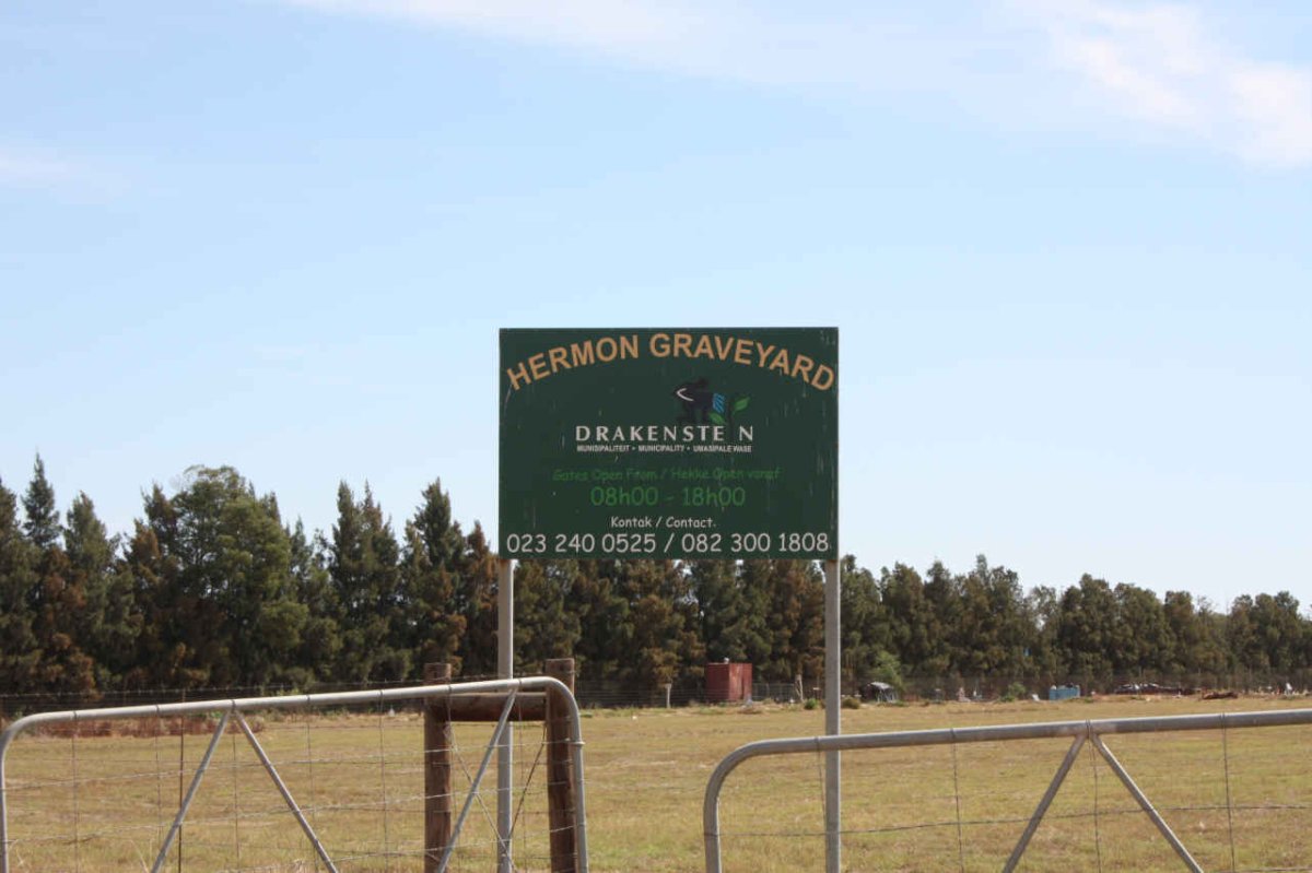 1. Overview of the entrance to the Hermon Main Cemetery
