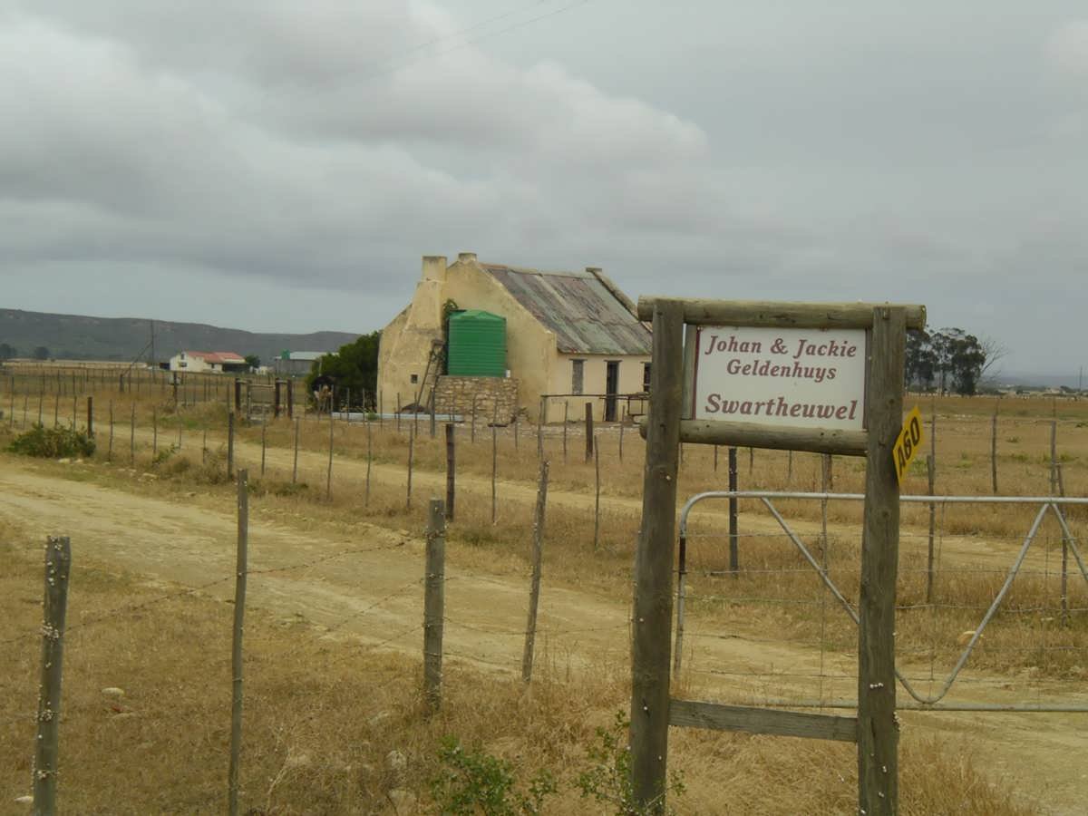 1. Entrance to the farm Swartheuwel