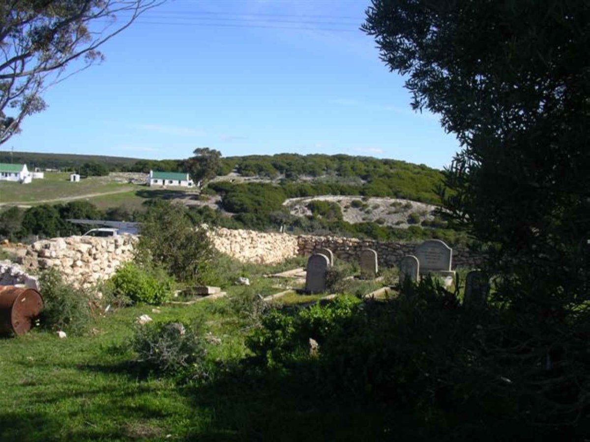 2. Begraafplaas en Plaas Oorsig