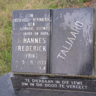 Western Cape, RIVERSDALE district, Stilbaai, Melkhoute Fontein 480, farm cemetery_1