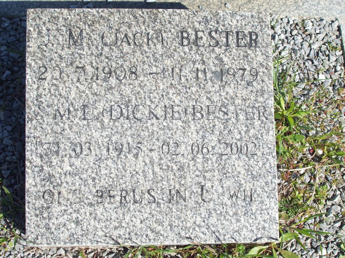 BESTER J.M. 1908-1979 &amp; D.M.L. 1915-2002