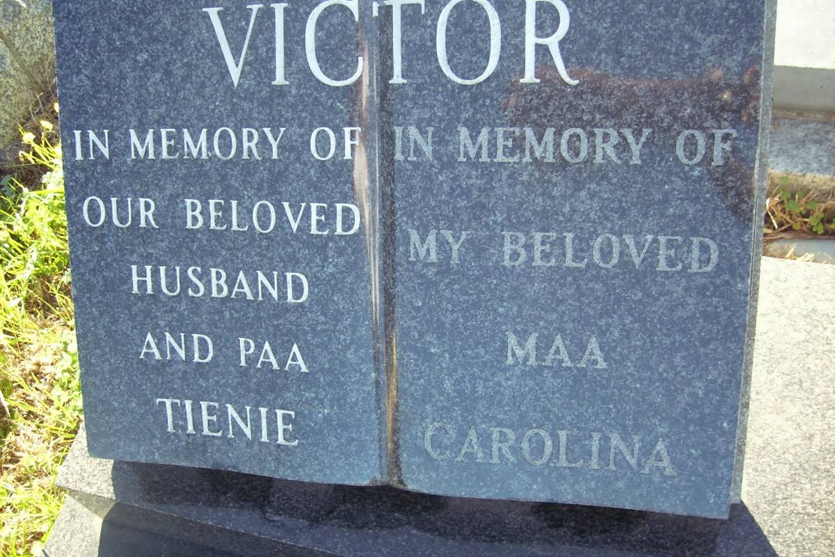 VICTOR Tienie &amp; Carolina