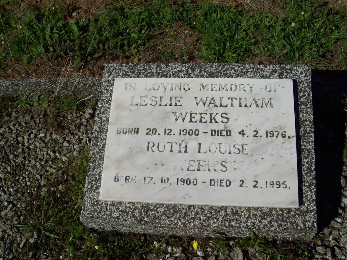 WEEKS Leslie Waltham 1900-1976 &amp; Ruth Louise 1900-1995